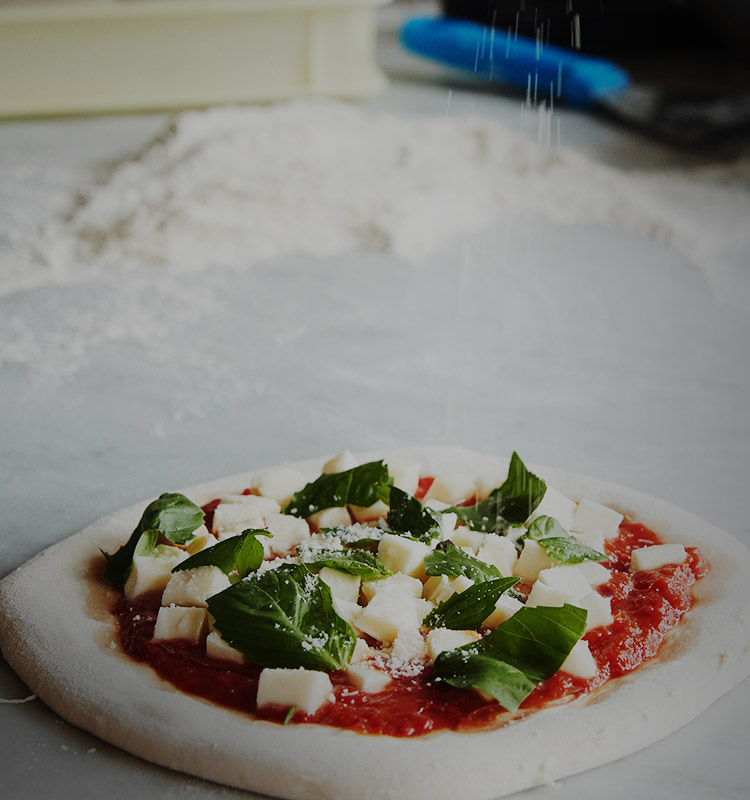 冷凍のピザの通販、お取り寄せなら薪窯で焼くナポリピッツァがおすすめ